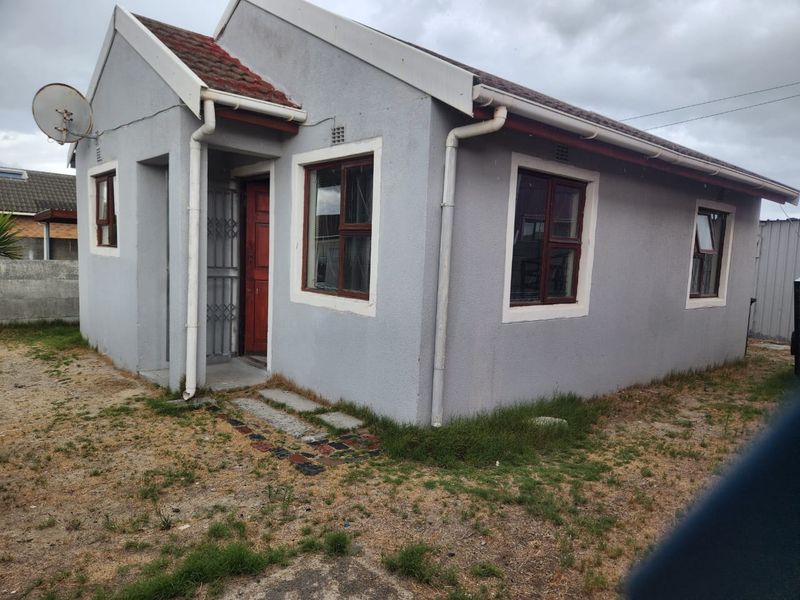 Charming Two-Bedroom House for Sale in Litha Park, Khayelitsha - Photo 2