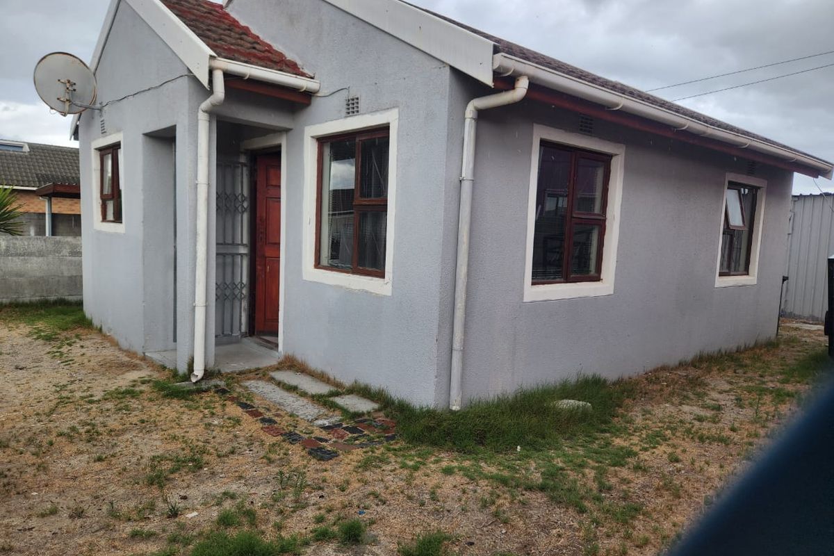 Charming Two-Bedroom House for Sale in Litha Park, Khayelitsha - Photo 2