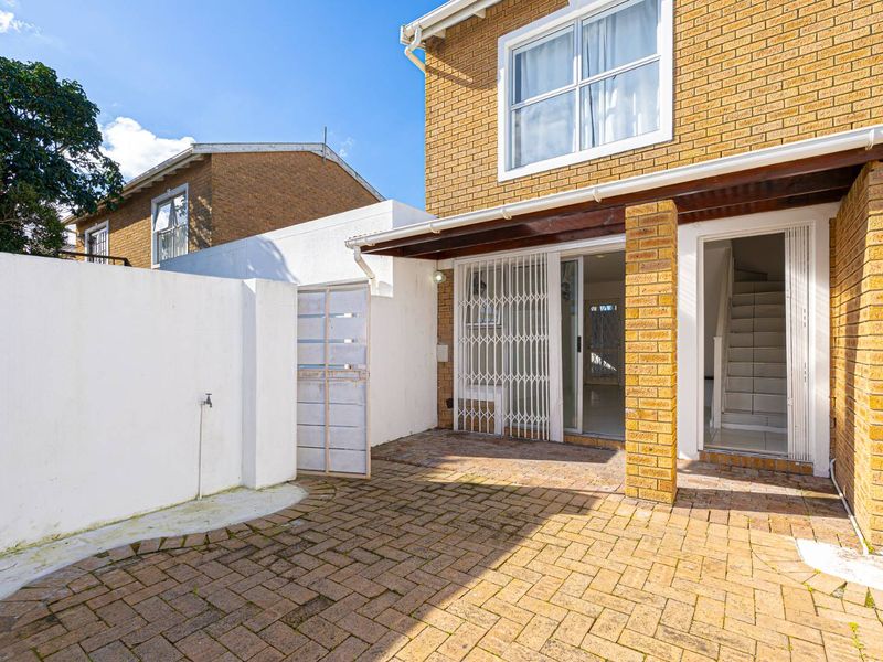 Charming and Well Maintained 2-Bedroom Home in the Heart of Kenilworth – Ideal for First-Time Buyers, Scaling down or Investors - Photo 3