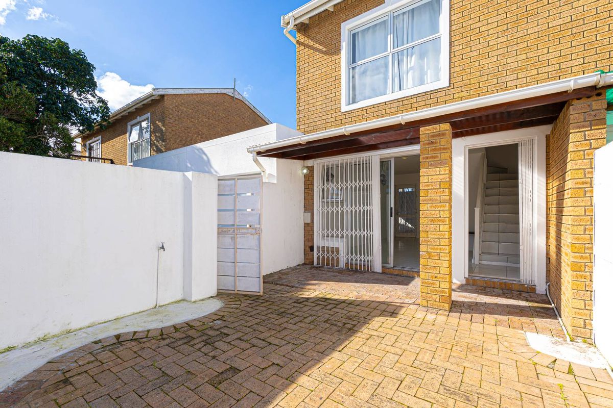 Charming and Well Maintained 2-Bedroom Home in the Heart of Kenilworth – Ideal for First-Time Buyers, Scaling down or Investors - Photo 3