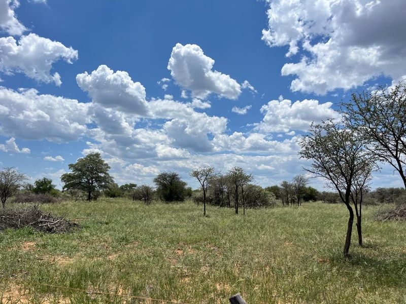 Discover this incredible 4500ha farm offering a perfect blend of modern infrastructure, abundant water resources, and rich wildlife - Photo 2