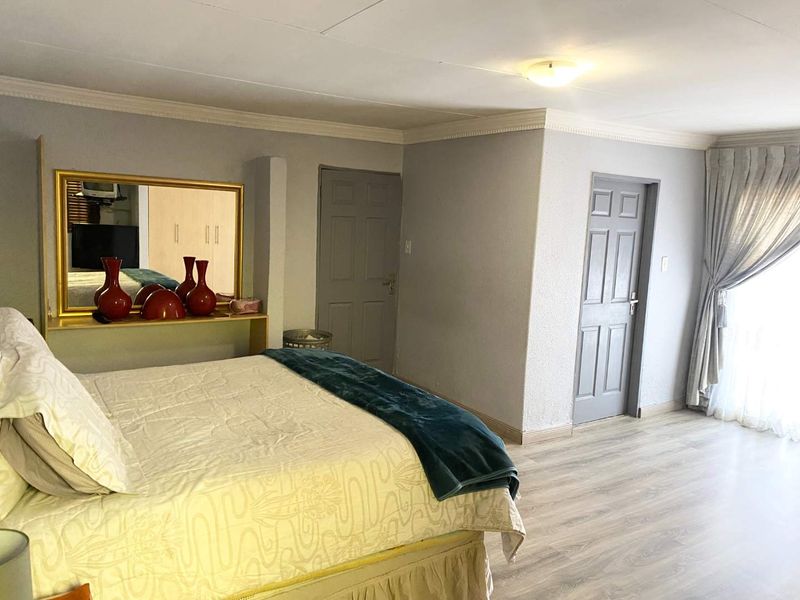 Modern Family Living On Spacious Stand In Daveyton - Photo 4