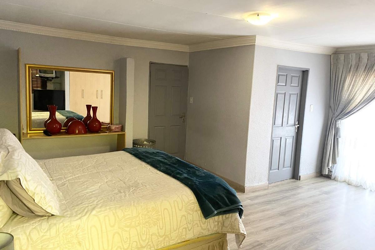 Modern Family Living On Spacious Stand In Daveyton - Photo 4