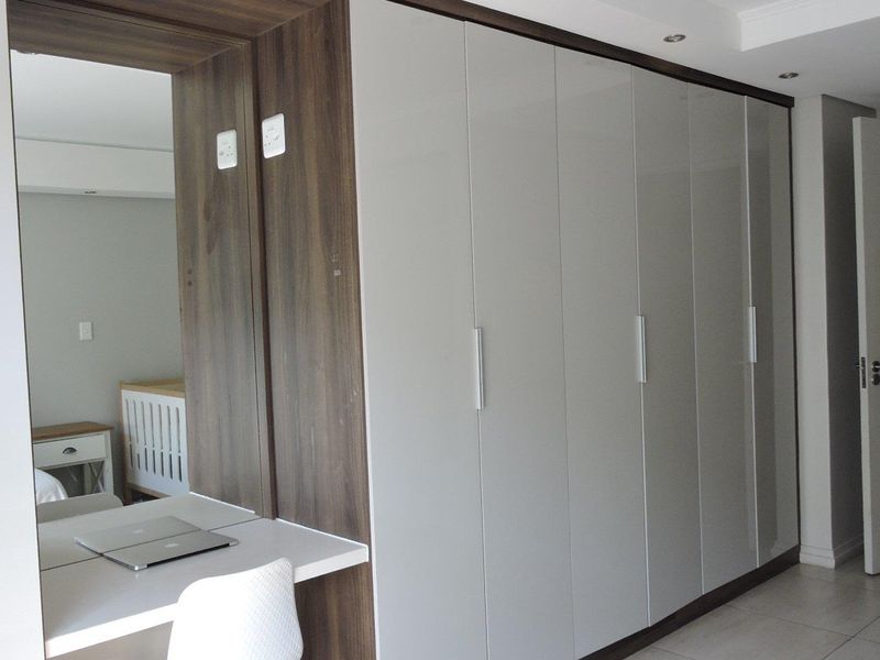 Modern 2-bedroom Simplex apartment in Menlo Park - Photo 3