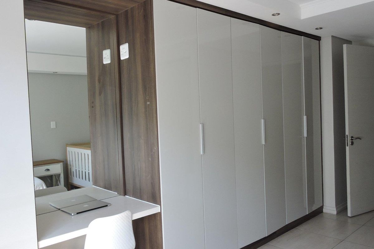 Modern 2-bedroom Simplex apartment in Menlo Park - Photo 3