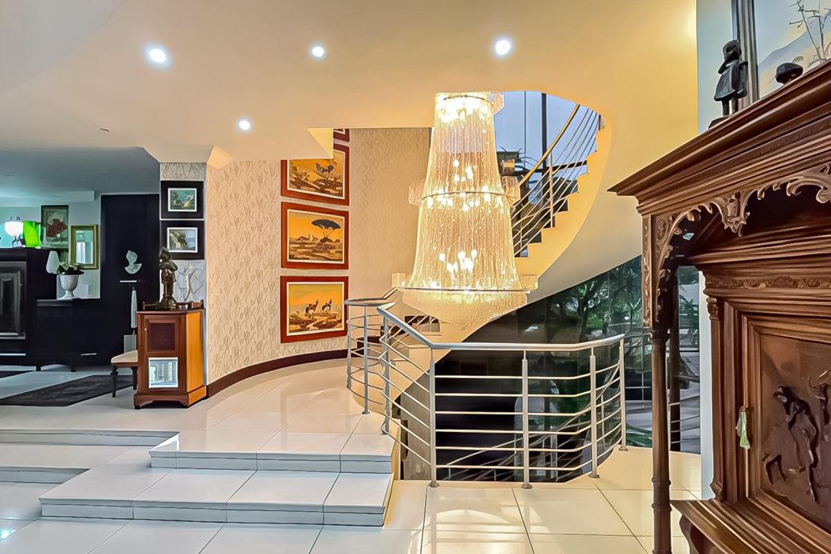 Meyersdal Eco Estate's most extraordinary residence where Elegance, Comfort and Sophisticated living reaches its zenith. - Photo 5