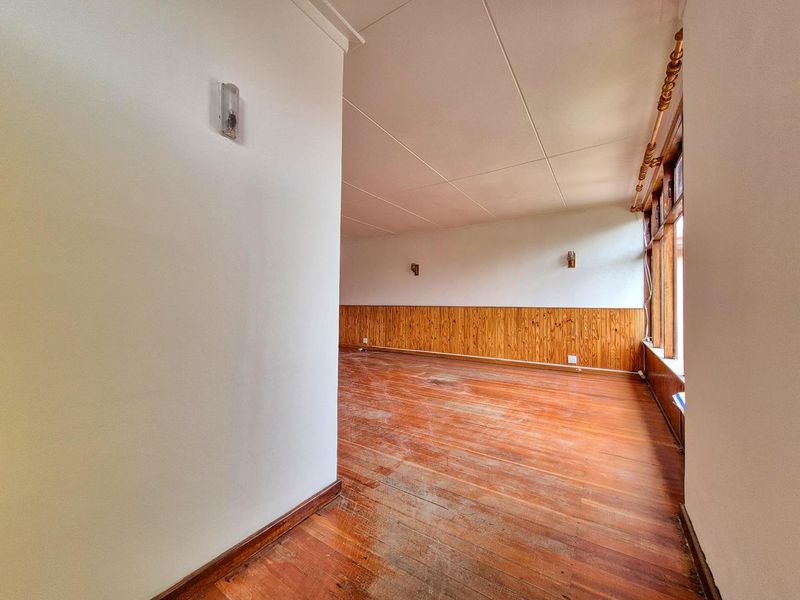 Lagoon, Walvis Bay:  Old 3 Bedr Dame with 2 Bedr Flat is for Sale - Photo 4