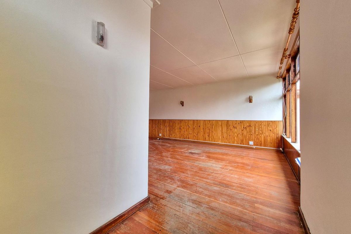 Lagoon, Walvis Bay:  Old 3 Bedr Dame with 2 Bedr Flat is for Sale - Photo 4
