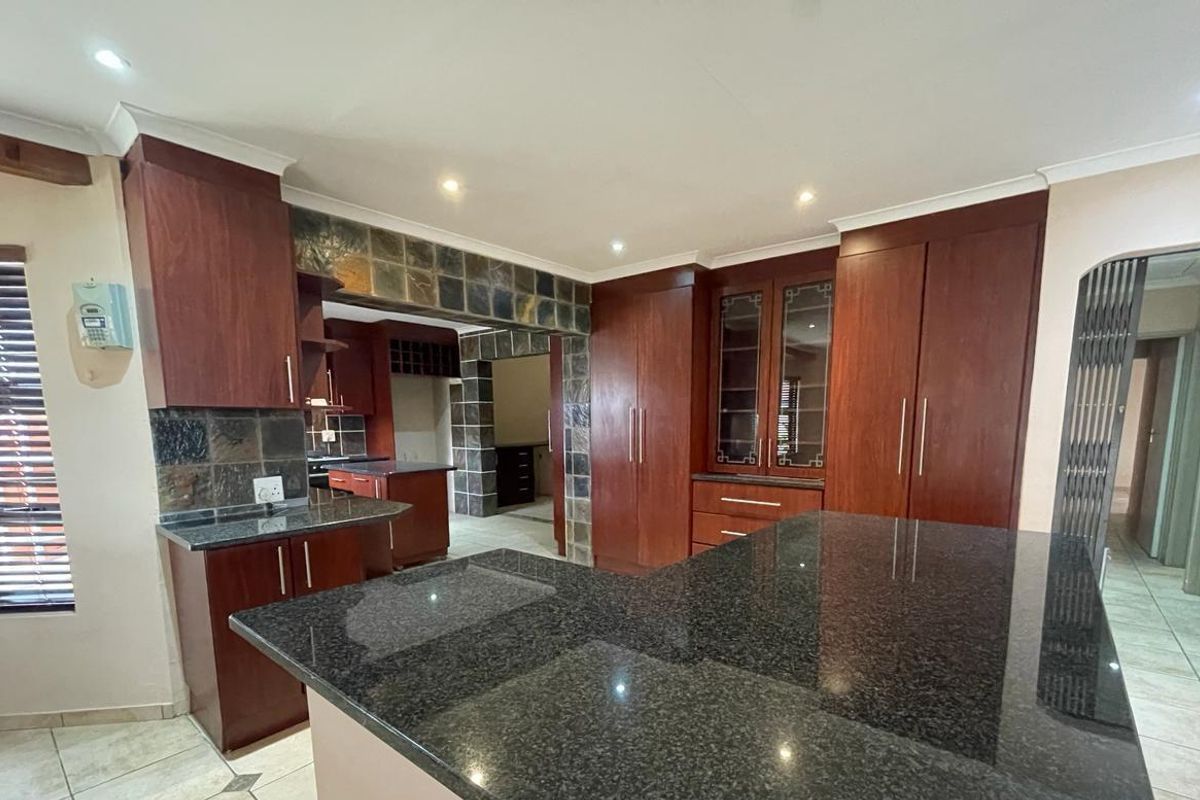 Great family home - Photo 5