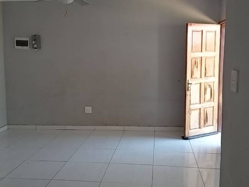 GROOTFONTEIN 3BEDROOM HOUSE FOR SALE - Photo 4