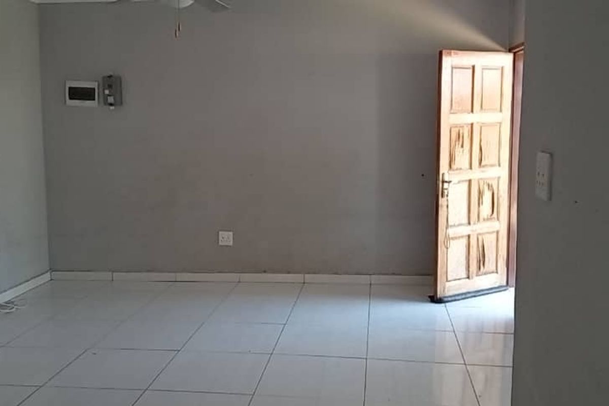 GROOTFONTEIN 3BEDROOM HOUSE FOR SALE - Photo 4