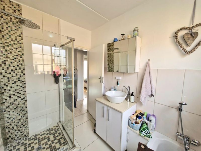 Investment opportunity R12 000pm  Active new Lease - Semi-Detached 2-Bedroom, 1-Bathroom Townhouse . - Photo 10
