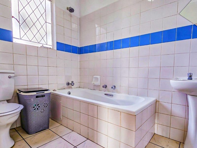 "Your Dream Home Awaits! - Photo 3