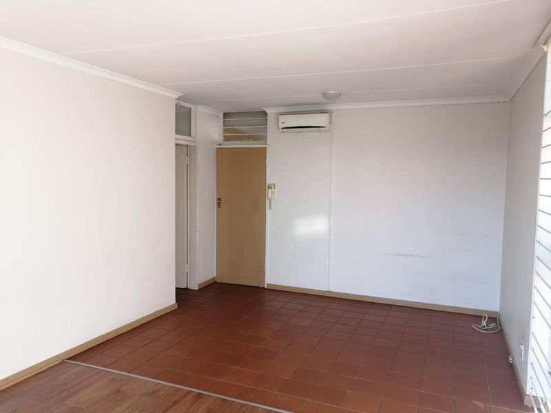 Cambray, 2 Bedroom for sale - Photo 4