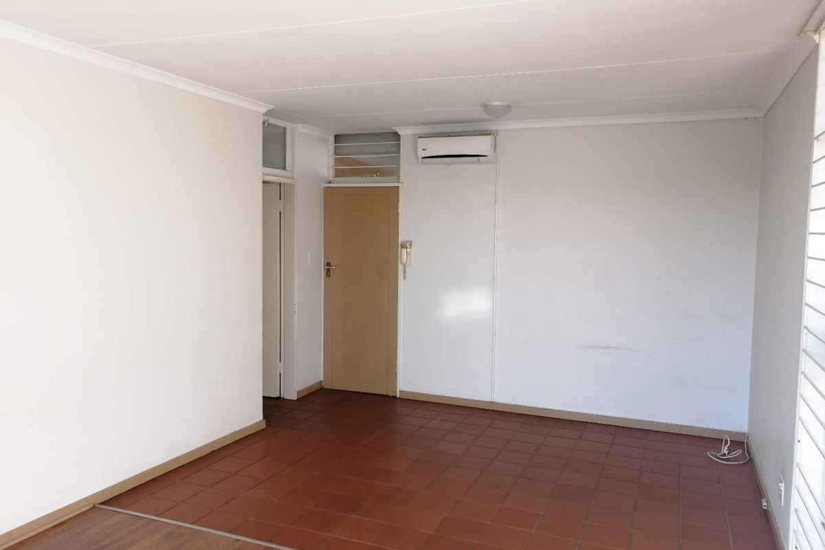 Cambray, 2 Bedroom for sale - Photo 4