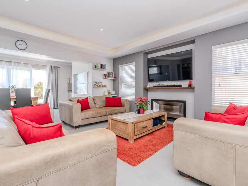 3 Bedroom House with a Flatlet in Laguna Sands Estate - Photo 3