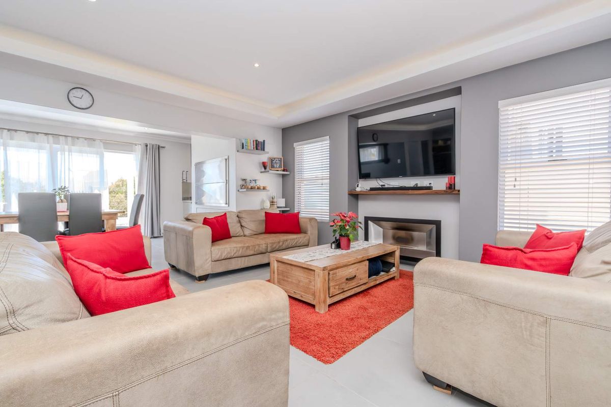 3 Bedroom House with a Flatlet in Laguna Sands Estate - Photo 3