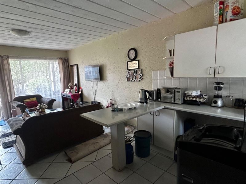 Live the Lifestyle! Pool, Play Area & Perfect Location in Glen Marais - Photo 4