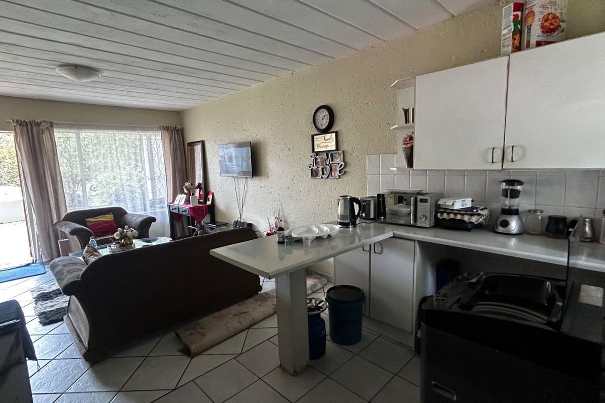 Live the Lifestyle! Pool, Play Area & Perfect Location in Glen Marais - Photo 4
