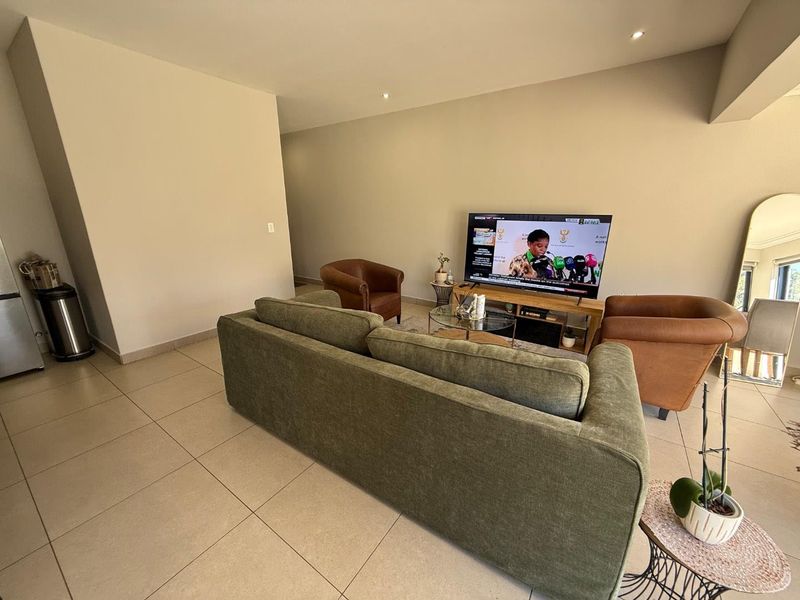Stylish 3-Bedroom, 2-Bath Home Featuring Double Garage and Tranquil Private Garden - Photo 6