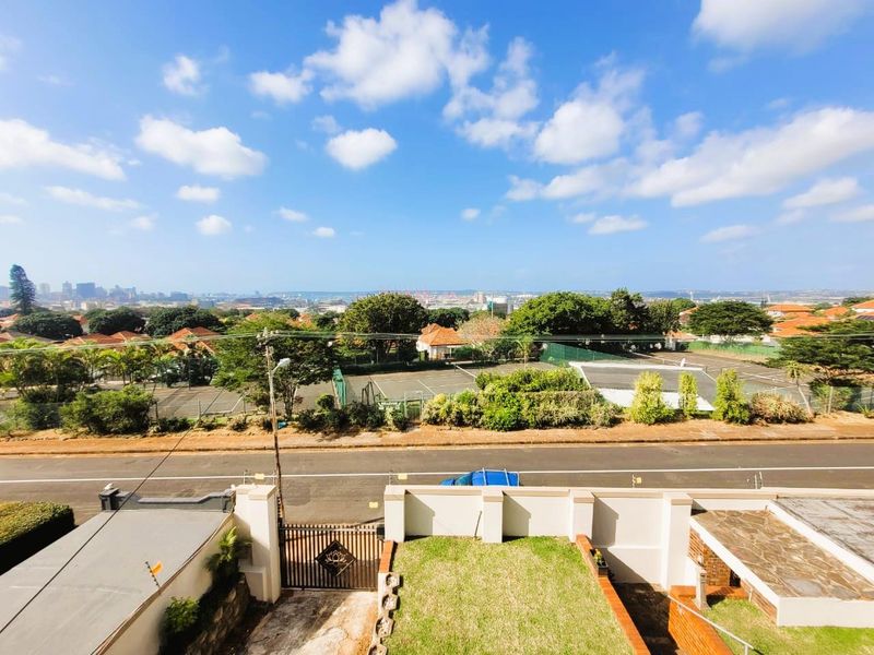 Double Volume Spacious Glenwood Home - Photo 4