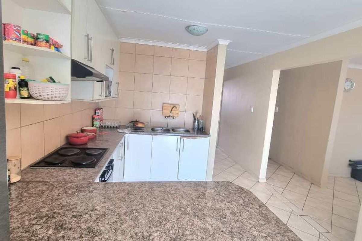 SPACIOUS TOWNHOUSE FOR SALE - Photo 5