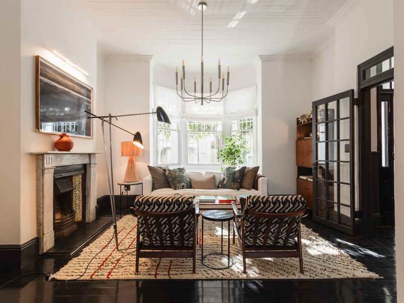 Exquisite Newly Renovated Victorian Residence in Prestigious Oranjezicht - Photo 5