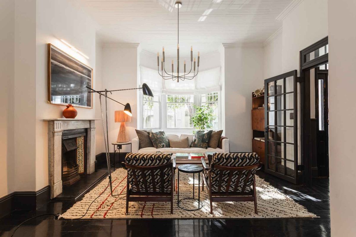 Exquisite Newly Renovated Victorian Residence in Prestigious Oranjezicht - Photo 5