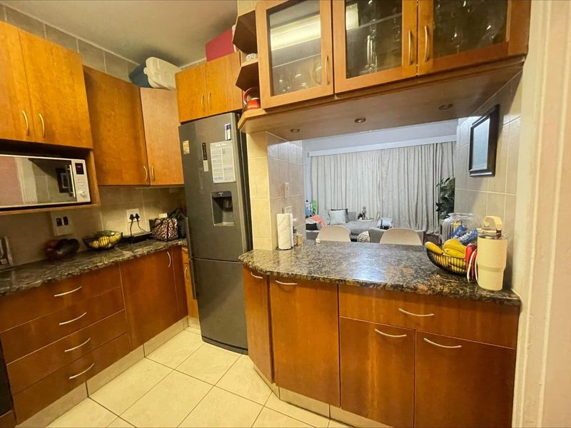Your Perfect Starter Home - Spacious 1-Bedroom Apartment with Wooden Floors - Photo 6