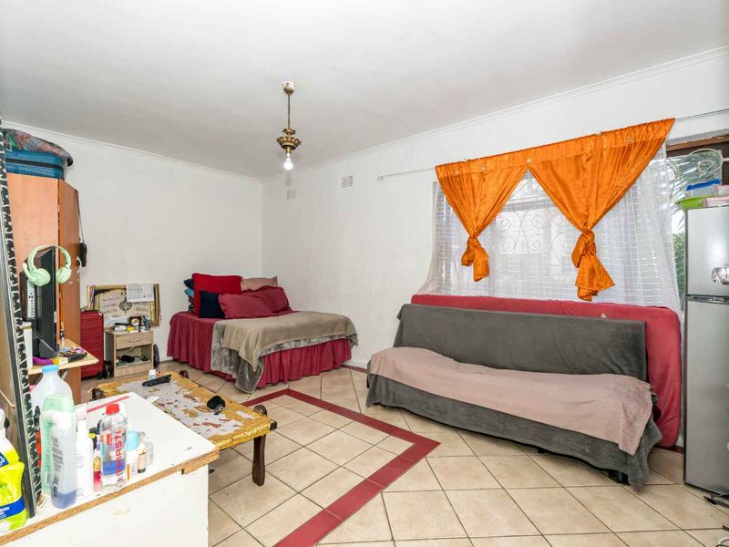 Family Home or Investment Property in Wynberg - Photo 6
