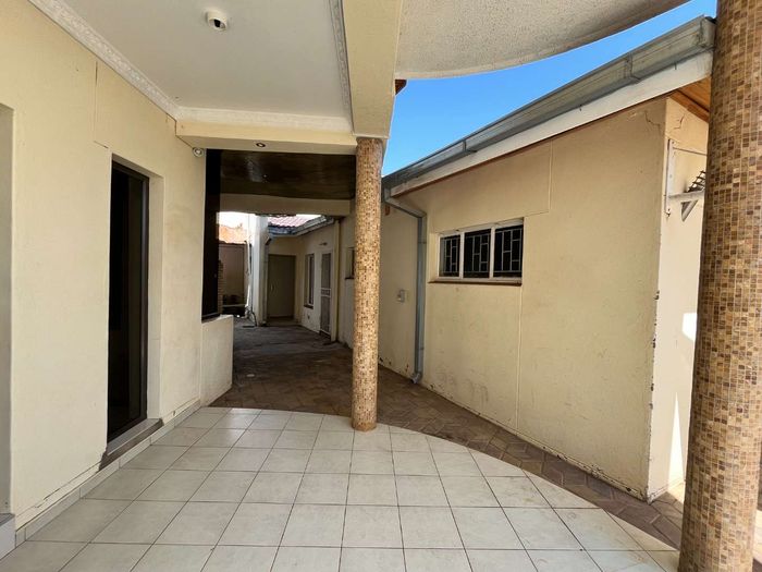 Property #2419286, House For Sale in Cimbebasia