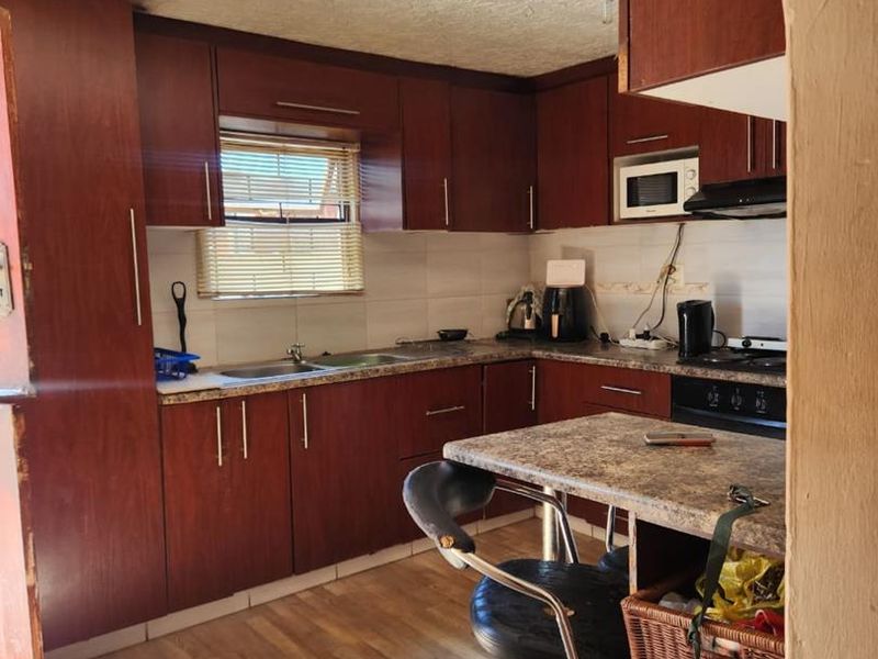 Charming Three-Bedroom Home for Sale in Nyanga, Cape Town - Photo 8