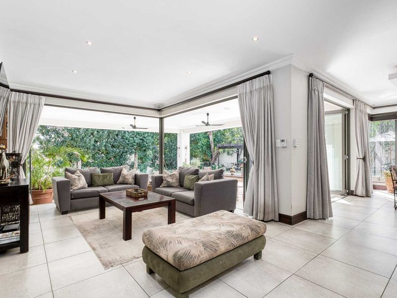 STUNNING 5 BEDROOM HOME FOR SALE IN FOURWAYS GARDENS RESIDENTIAL ESTATE - Photo 4