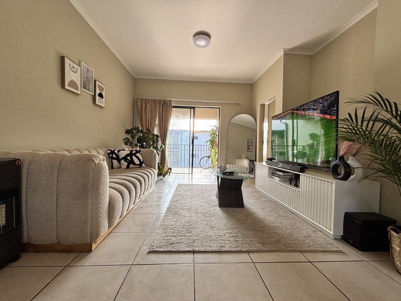 Modern 2-Bedroom, 2-Bathroom Second-Floor Apartment - Stylish, Spacious & Move-In Ready! - Photo 5