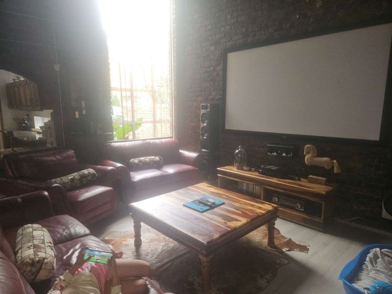 Spacious family home plus flat - Photo 4