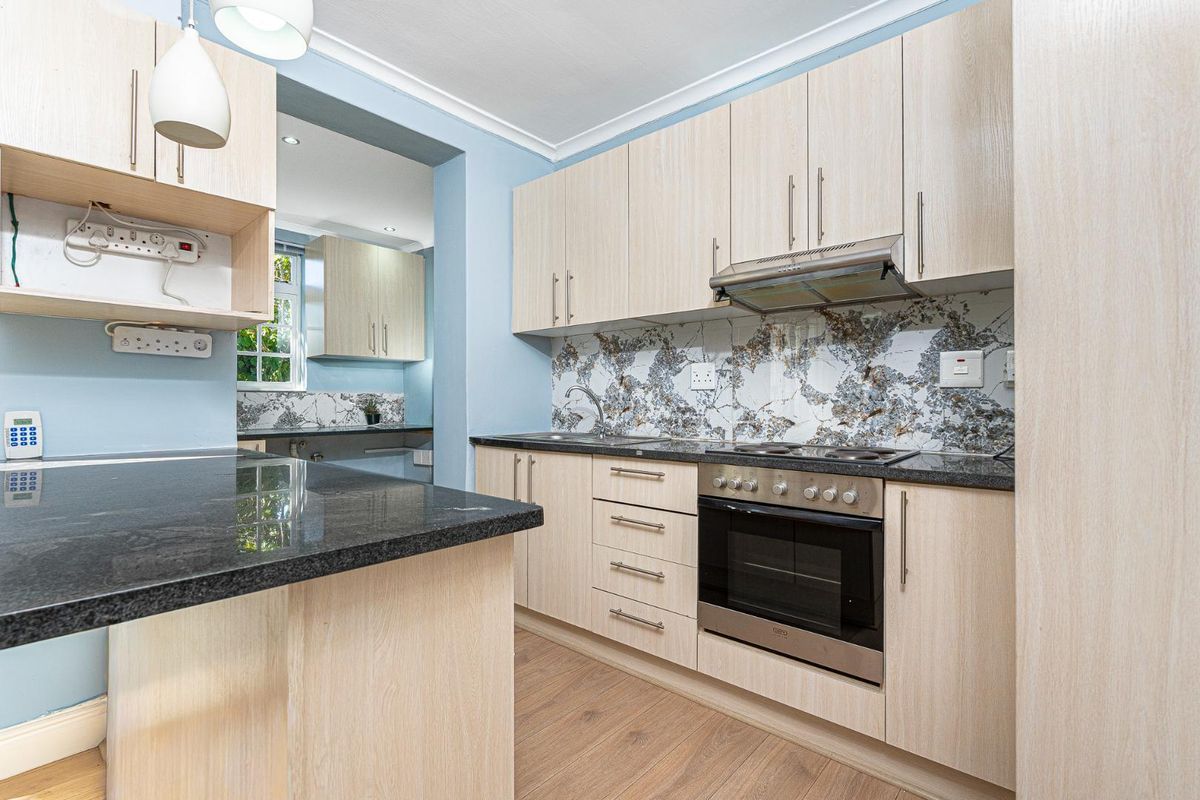 Spacious 360m2 Home in Prime Claremont – Ideal Family Living with Secure, Modern Comfort - Photo 3