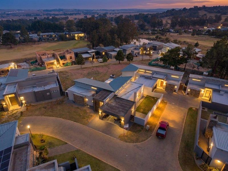 Stone Quarter | Luxury Single Storey Cluster Backing onto the Conservation Belt - Photo 2