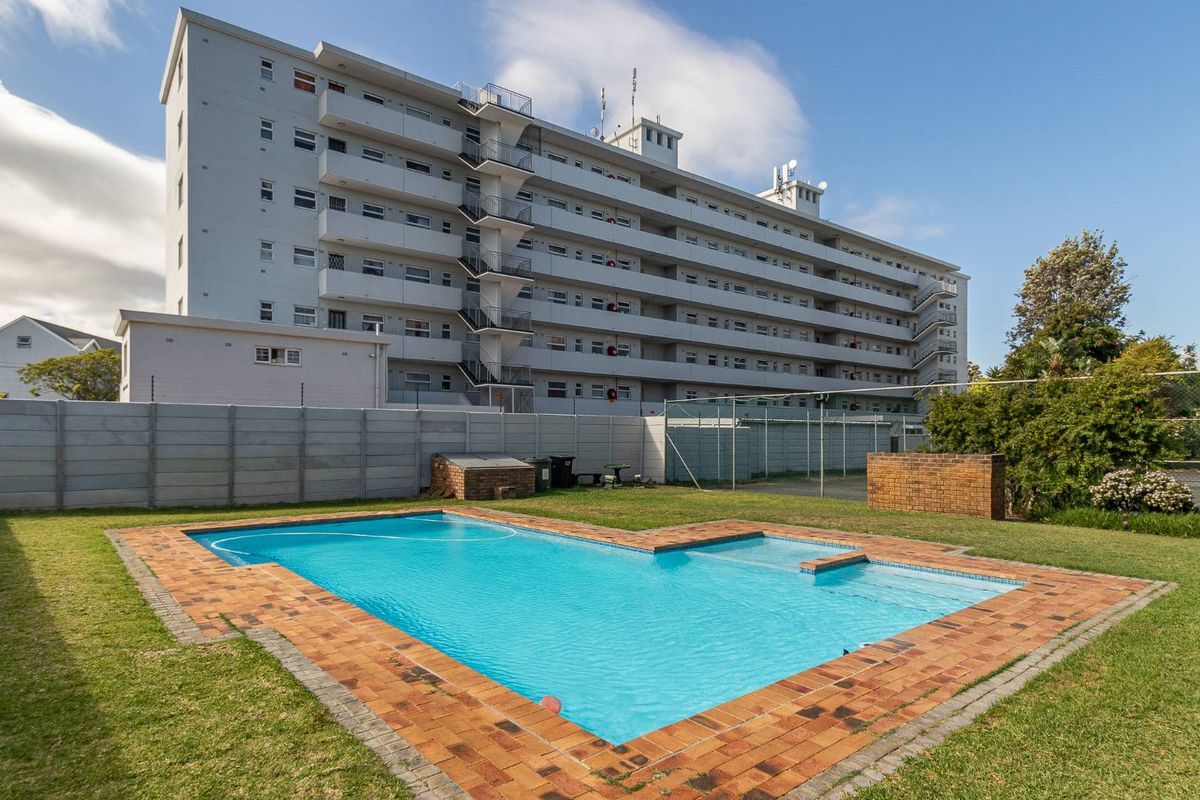 Spacious 3-Bedroom Apartment in Prime Location - Photo 3