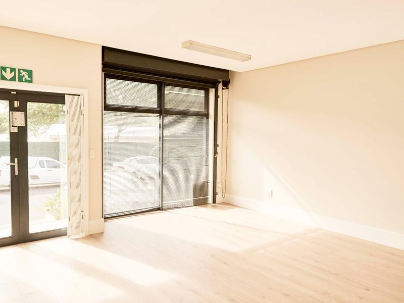 Newly Renovated Modern Offices in Westlake - Photo 3