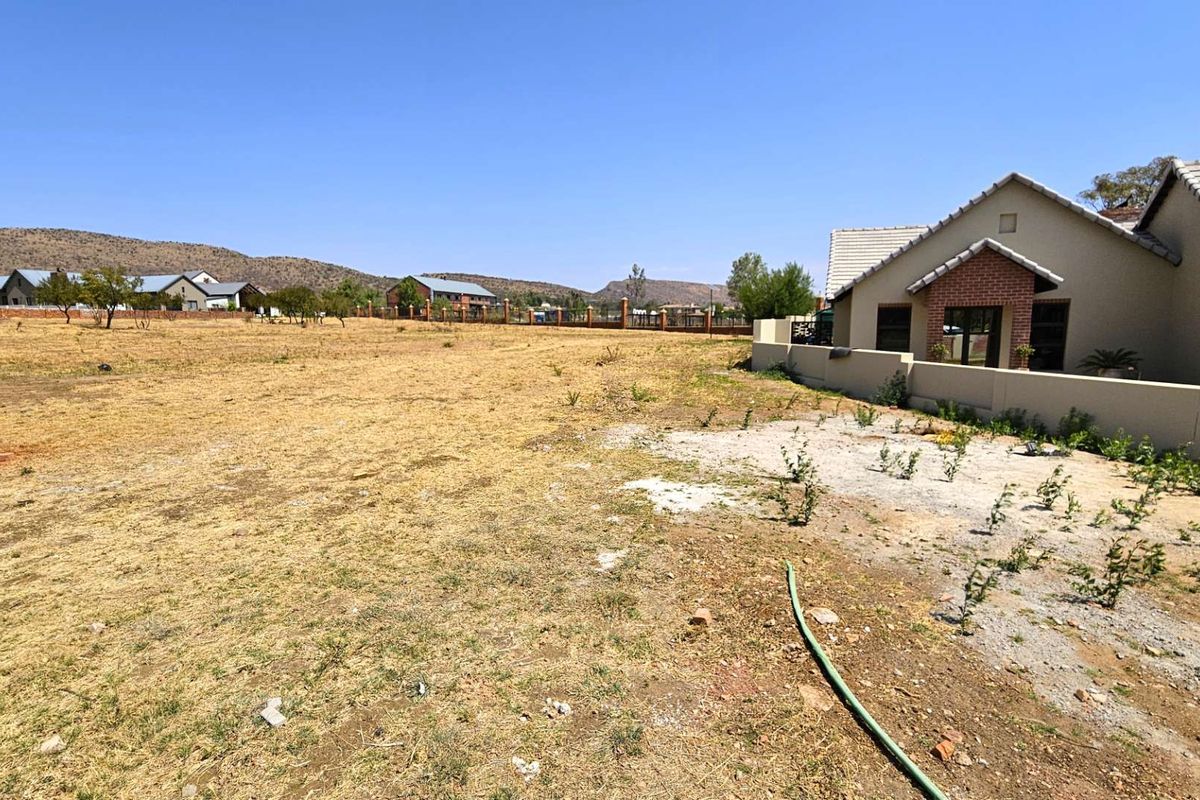 1023sqm Vacant Stand in Popular Landsmeer Equestrian Estate Hartbeespoort - Photo 4
