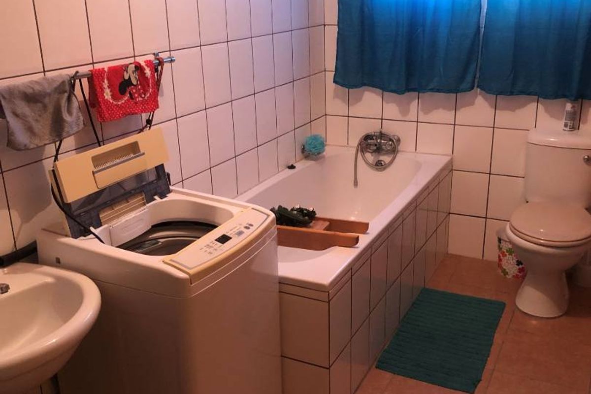 Renovaters dream with potential. - Photo 5