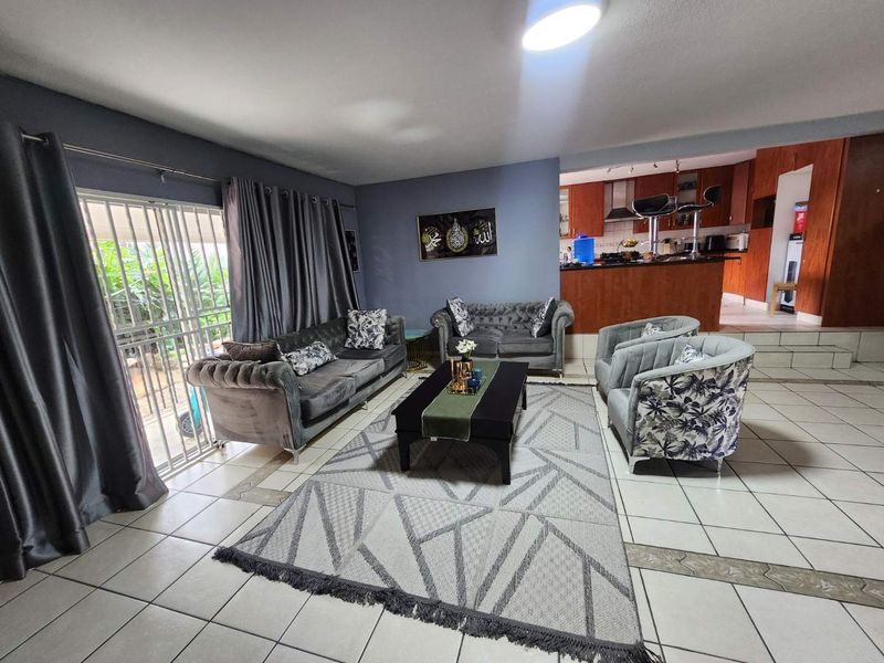 STUNNING HOME IN THE HEART OF OAKDENE - Photo 7