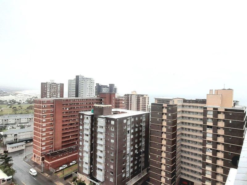 2 bedrooms in North Beach - Photo 8