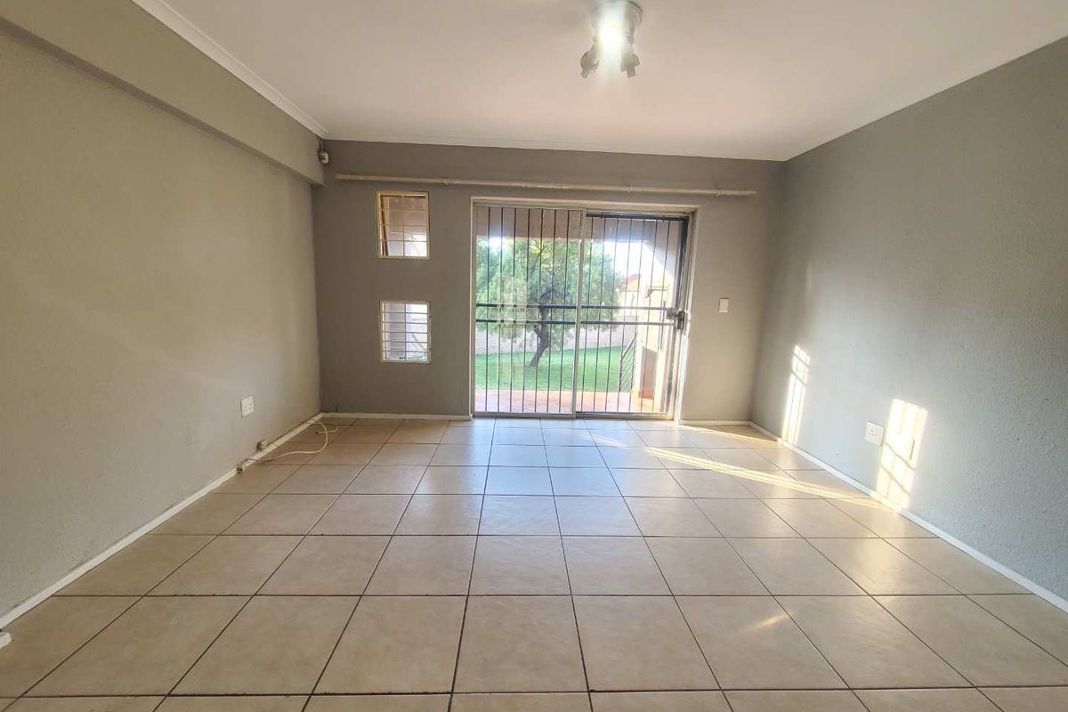 Beautiful ground floor apartment in Yale complex, Willowbrook - Photo 2