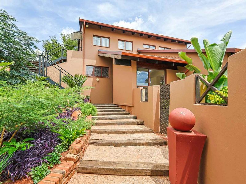 4 Bedroom Family Home in Secure Gated Cul-de-Sac. - Photo 3