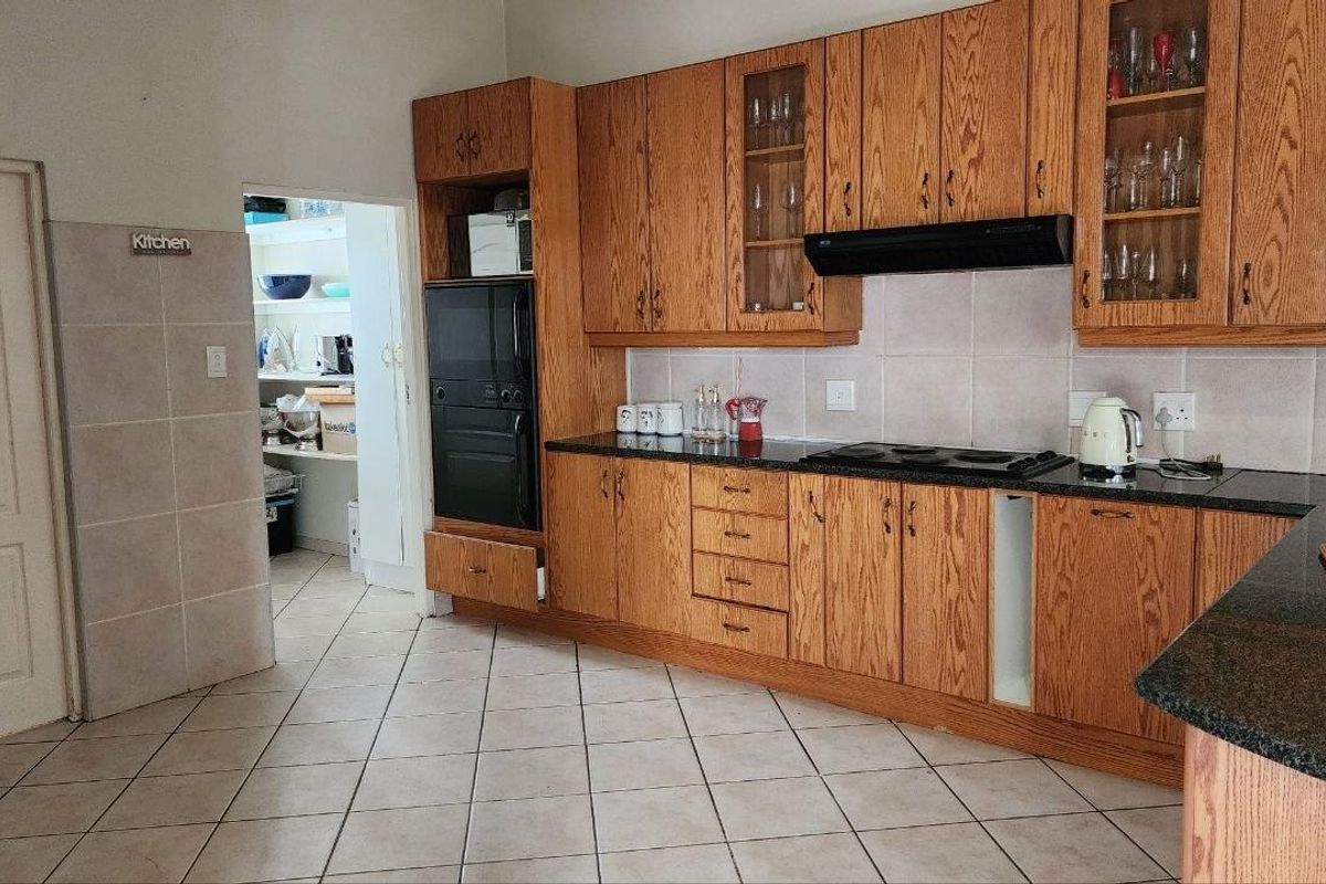 "Elegance Meets Comfort in Rock cliff Estate" - Photo 5