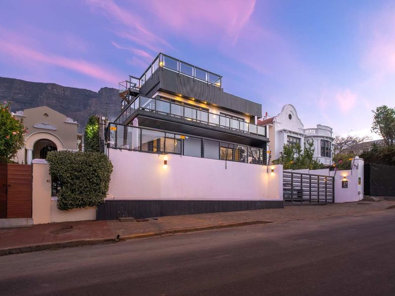 Ultimate Bespoke Family Home in Oranjezicht - Photo 1