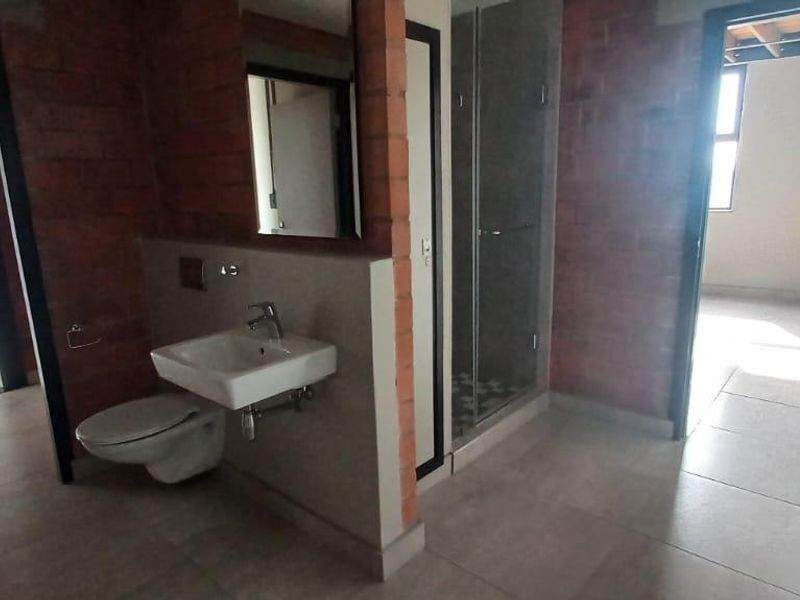 Stylish 3-Bedroom Loft Apartment – Modern Living Across Two Levels - Photo 6