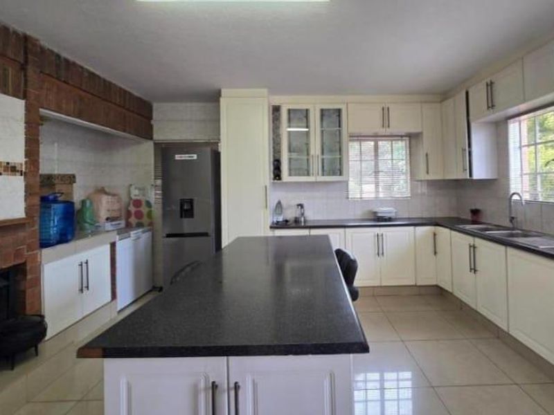 3 Bedroom Townhouse for Sale in Brackendowns -Alberton - Photo 4