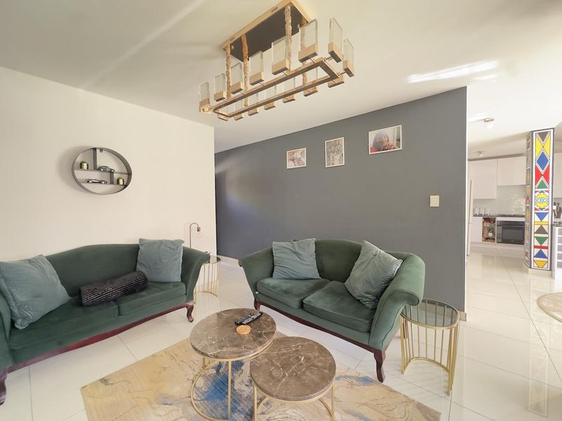 3 Bedroom Duplex with Private Garden - Photo 7